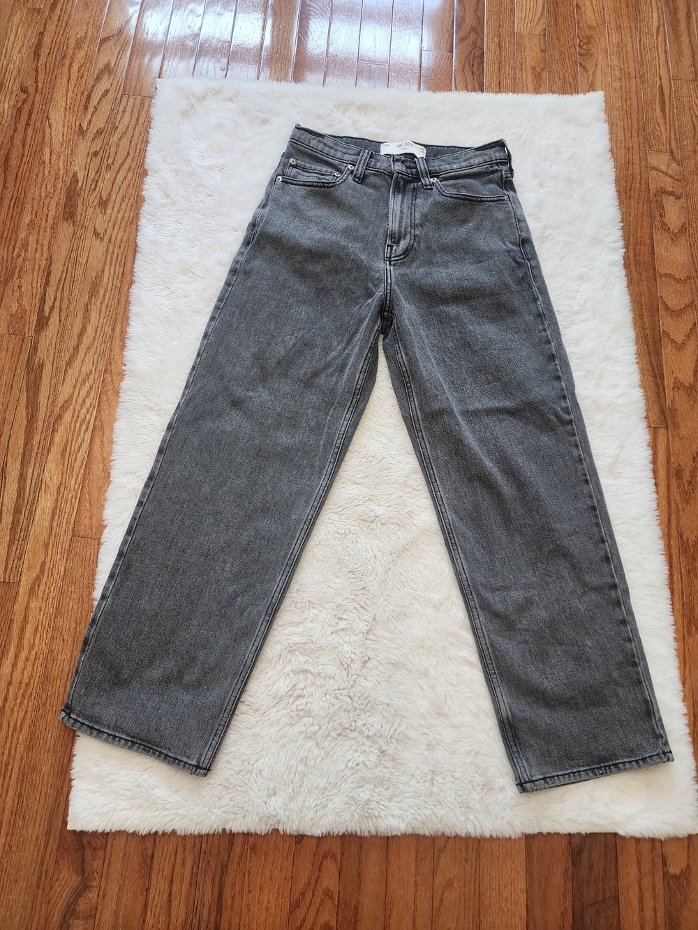 Hollister Men's Straight Leg Jeans in Washed Gray